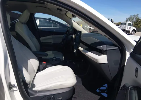 2023 Ford Mustang Mach-E Premium z USA, uszkodzony, nr VIN 3FMTK3SU5PMA09806